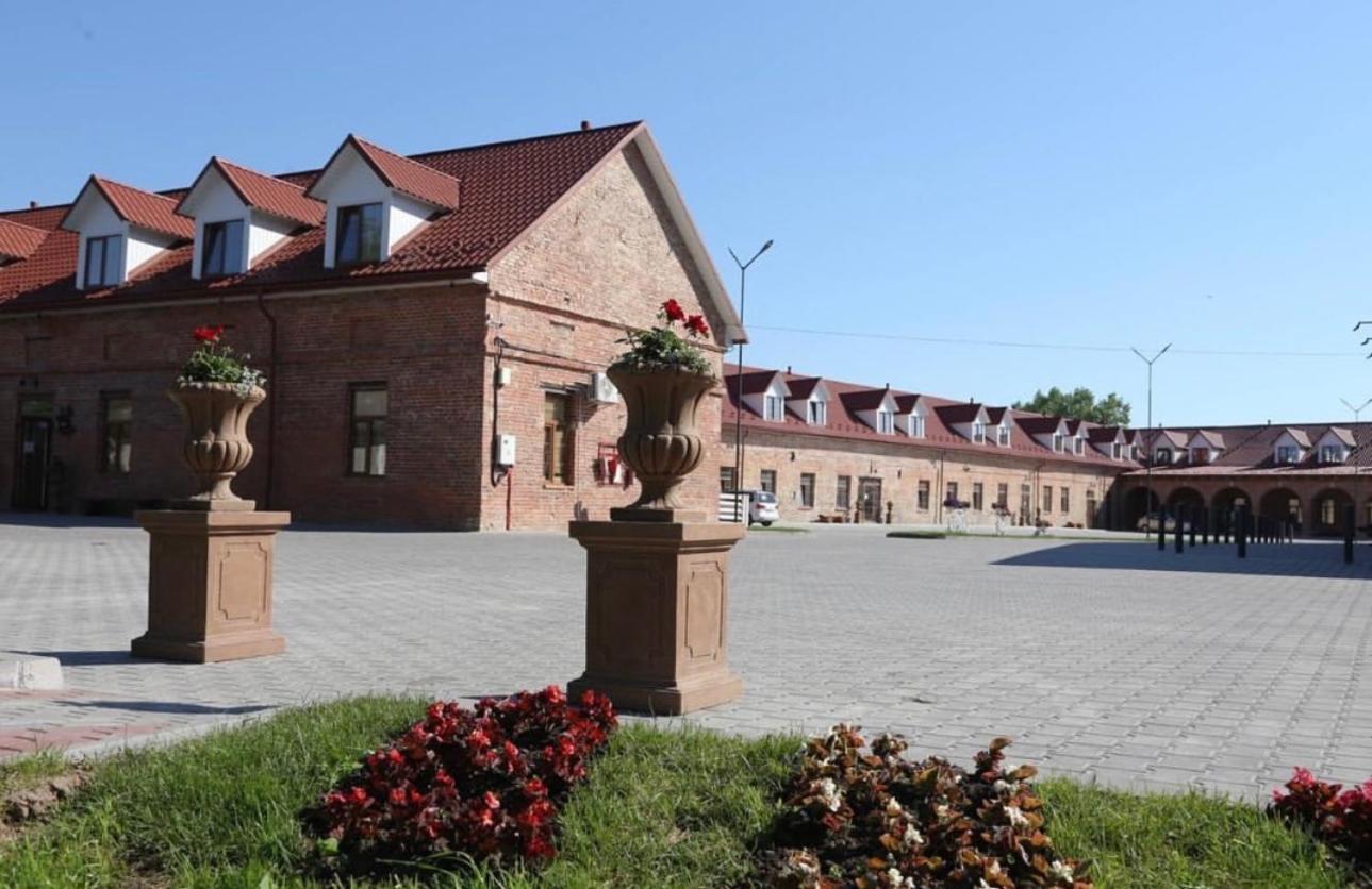 Готель Бережани Exteriér fotografie
